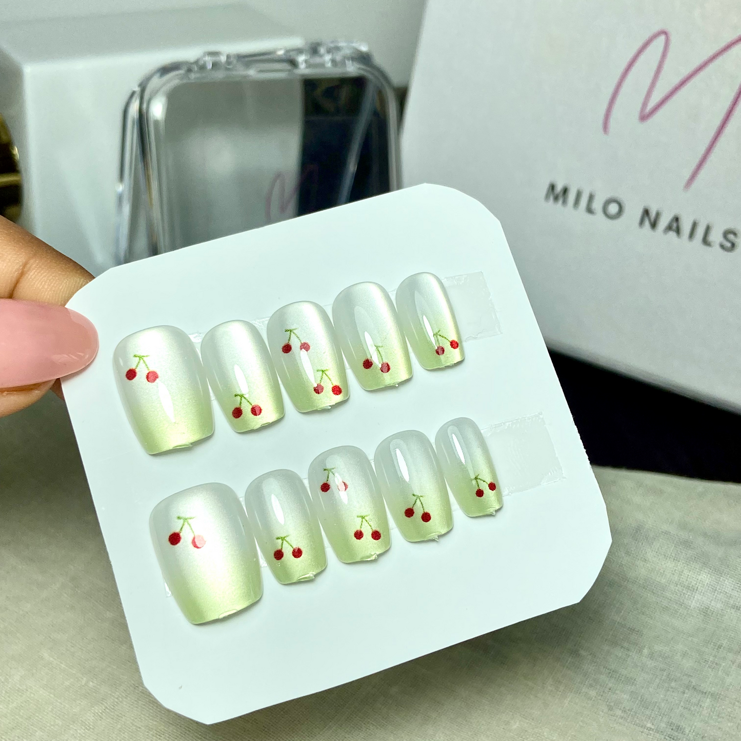 Green tips with Cherry nails cateye (24 pieces)