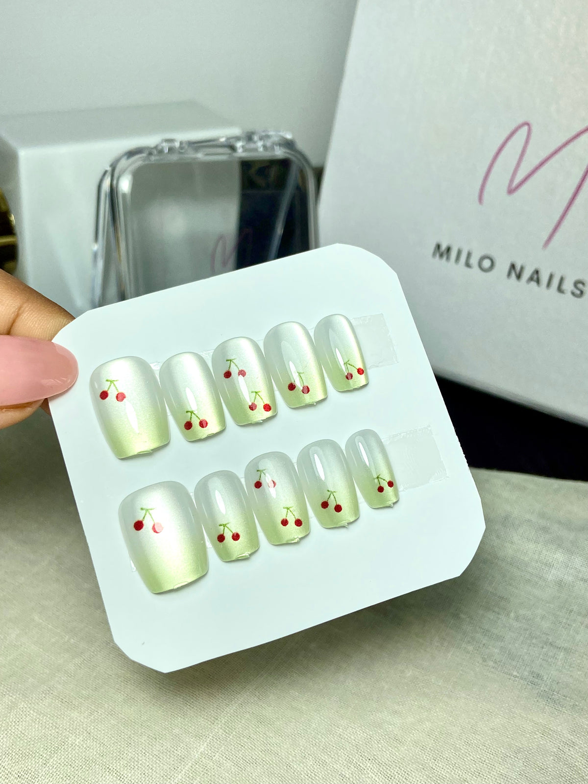 Green tips with Cherry nails cateye(24 pieces)
