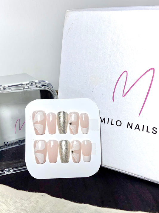 White glitter nails (24 pcs)