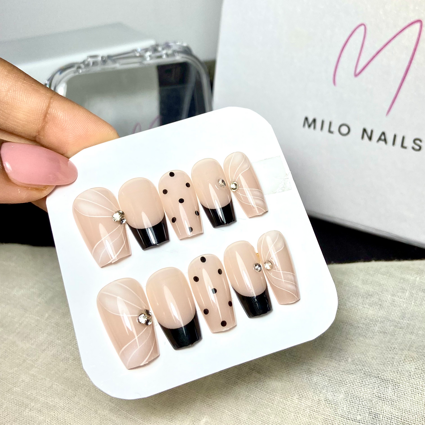 Black and white bow nails (24 pcs)