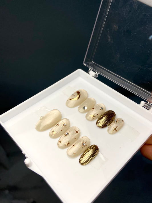 Nude cat eye chrome nails