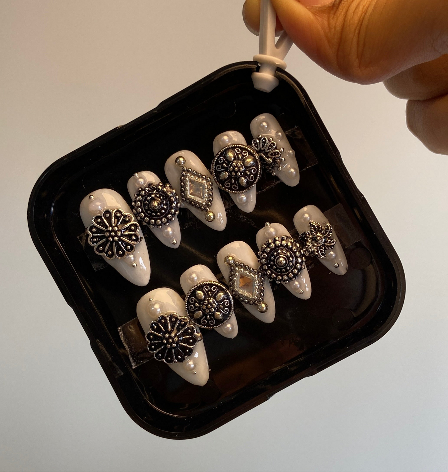 Navratri Jewellery nails