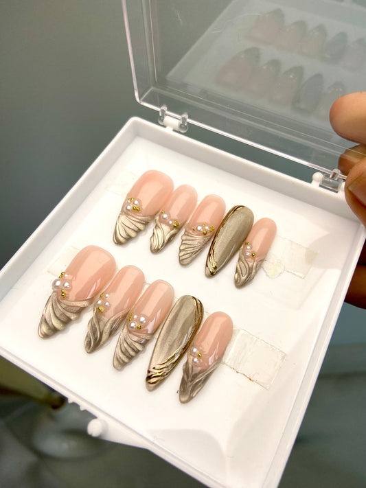 Grey Cat eye embossed nails