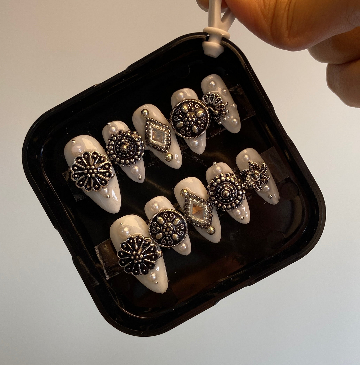 Navratri Jewellery nails