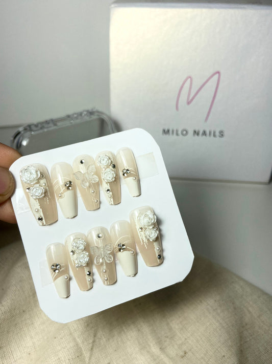 Rose butterfly white nails (24 pcs)