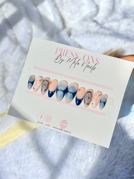 Blue-white greek nails