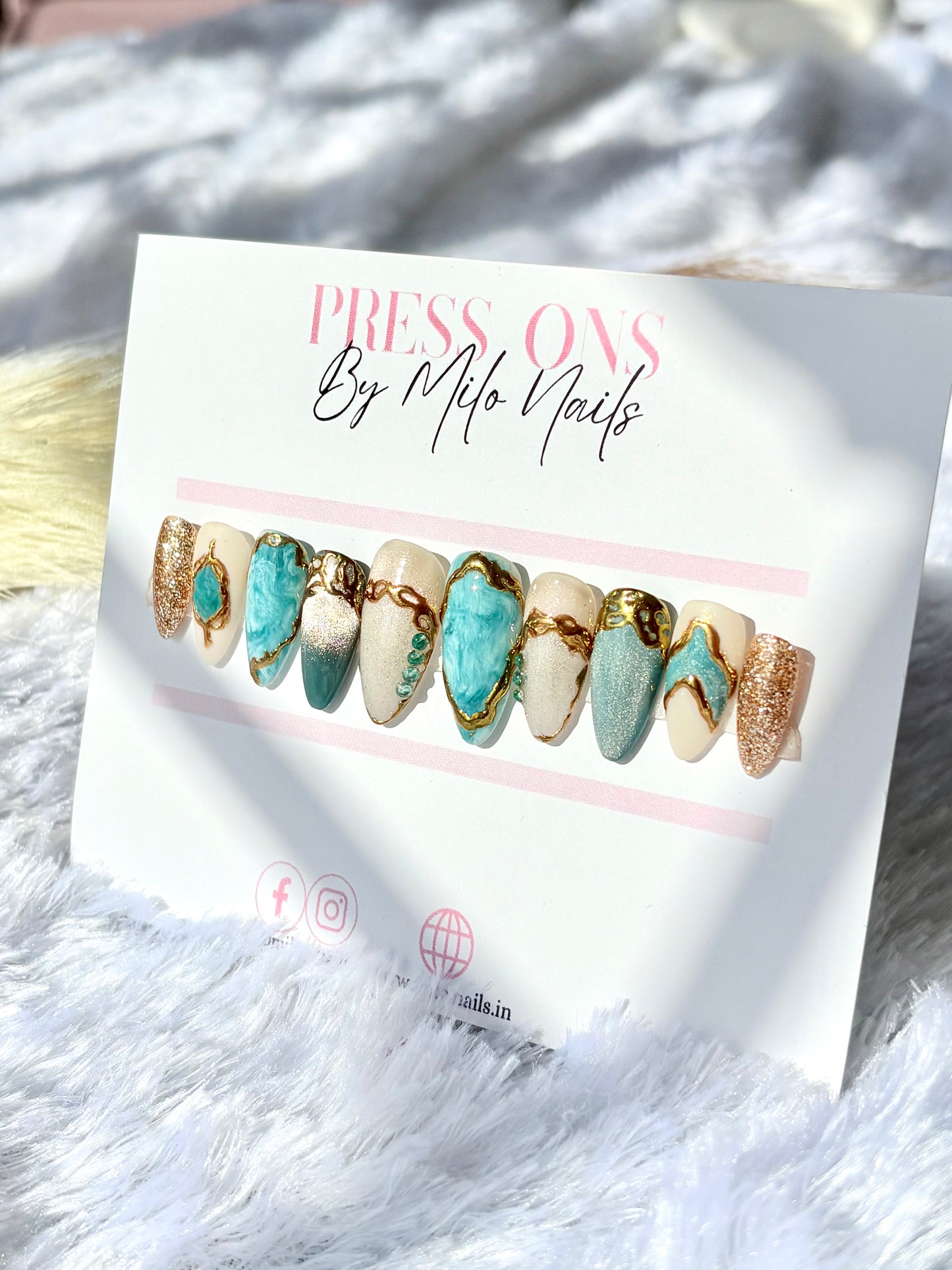 Turquoise elegant nails