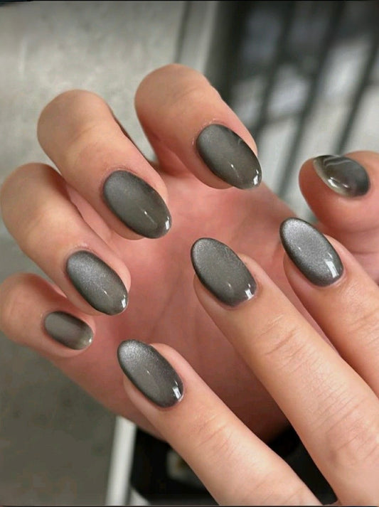 Grey cat eye nails