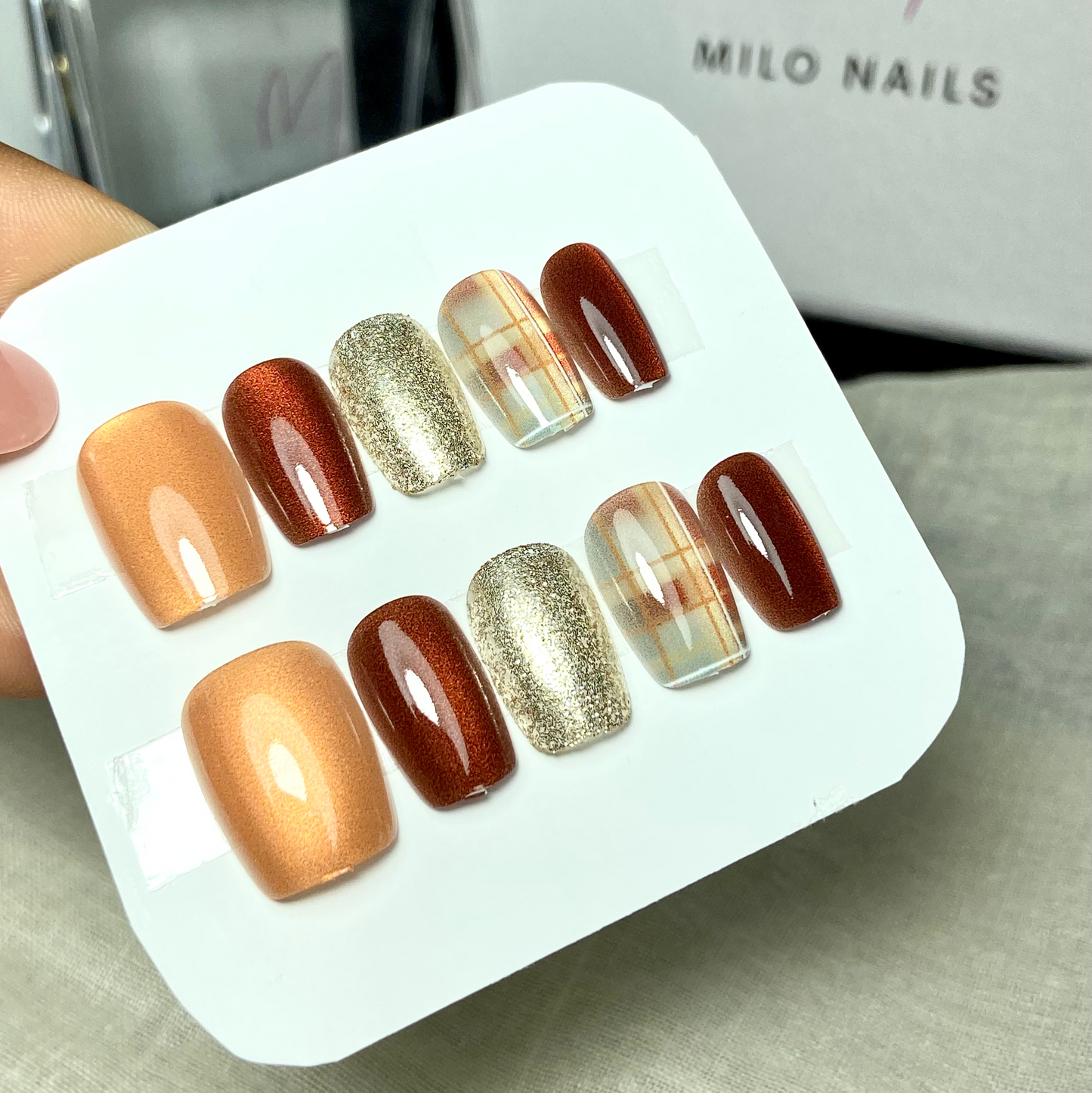 Brown cheques nails (24 pcs)