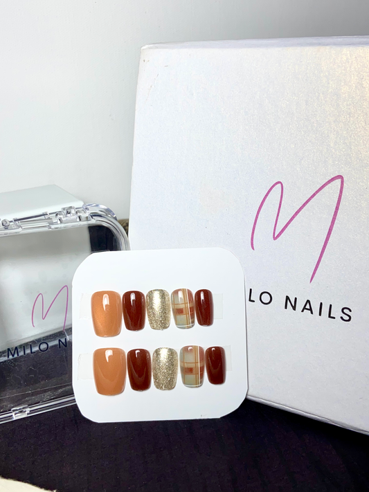 Brown cheques nails (24 pcs)
