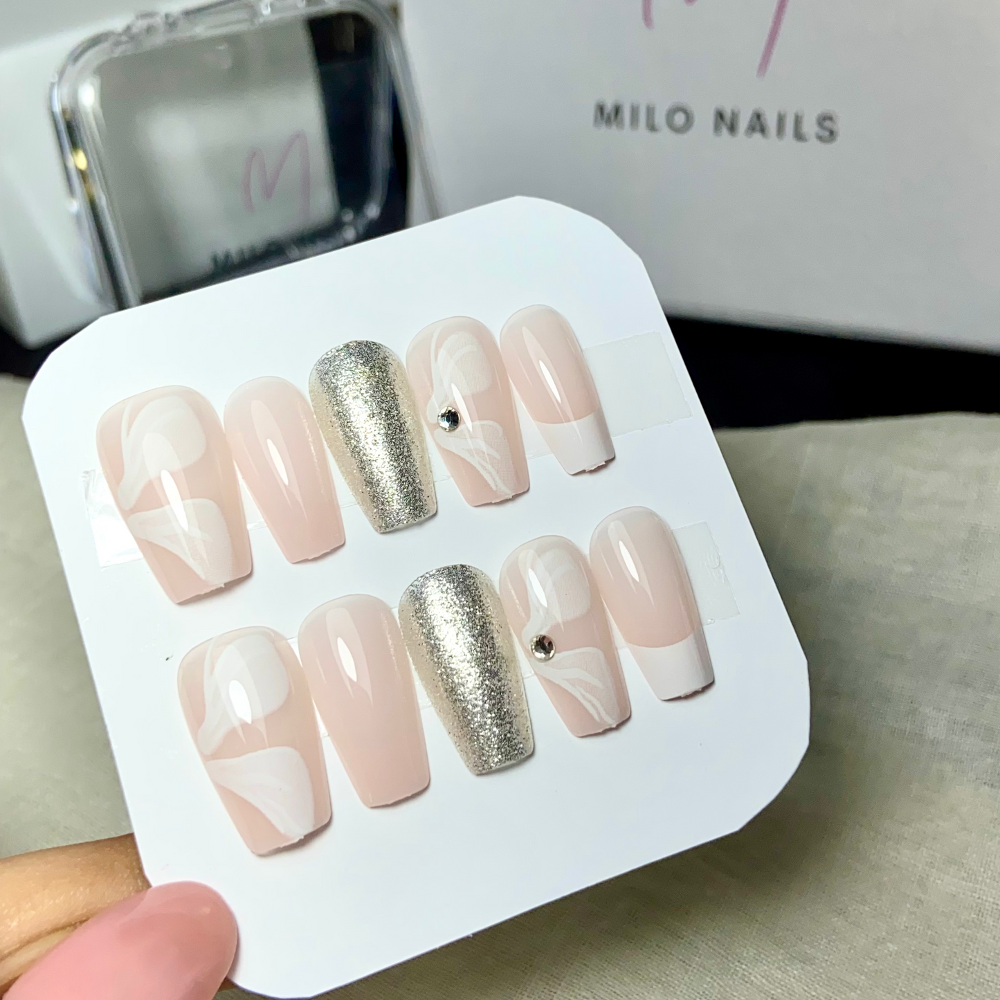 White glitter nails (24 pcs)