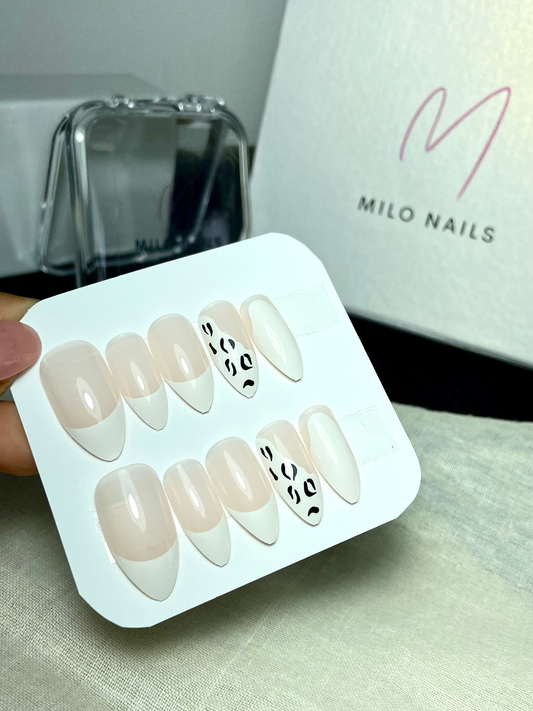 White nails with cheetah print nails (24pcs)