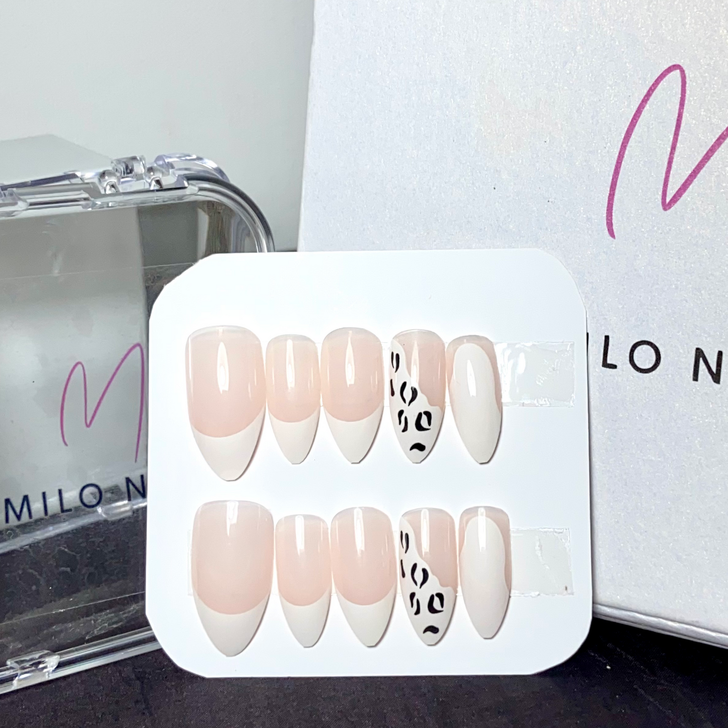 White nails with cheetah print nails (24pcs)