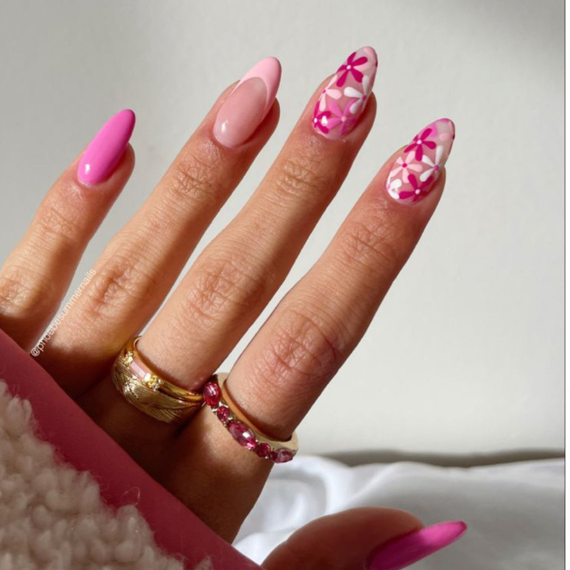 Flower and frenchie nail