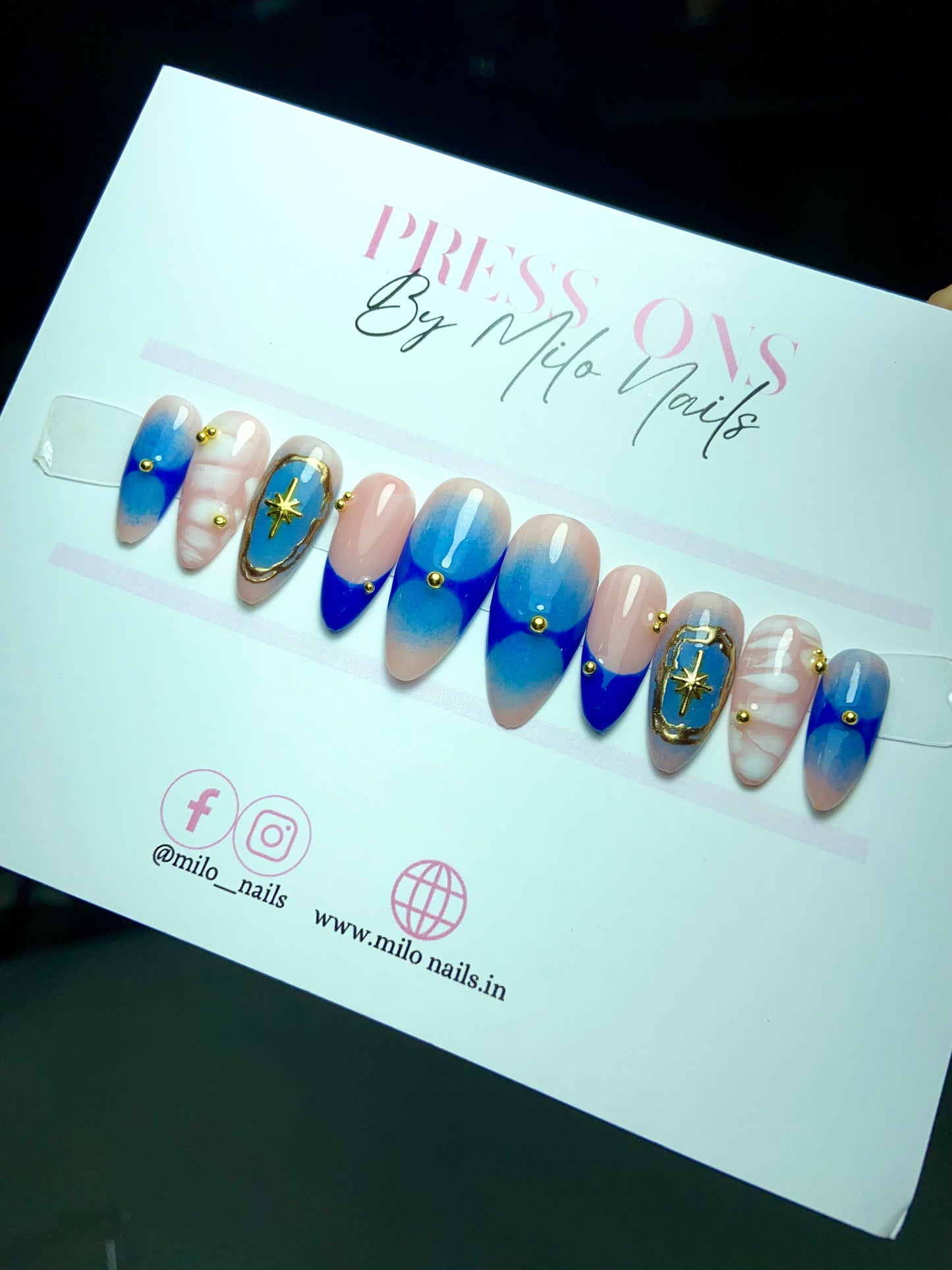 Blue-white greek nails
