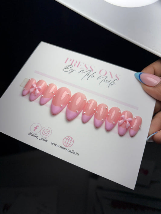 Pink tips with bows and pearl