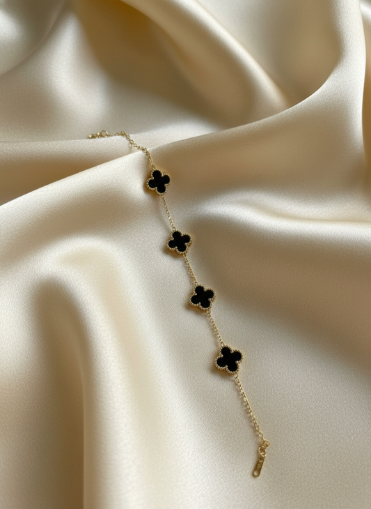Elegant Black Clover Charm Bracelet – 18K Gold-Plated Luxury Design