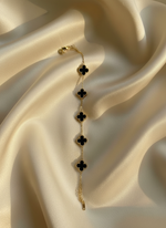 Elegant Black Clover Charm Bracelet – 18K Gold-Plated Luxury Design