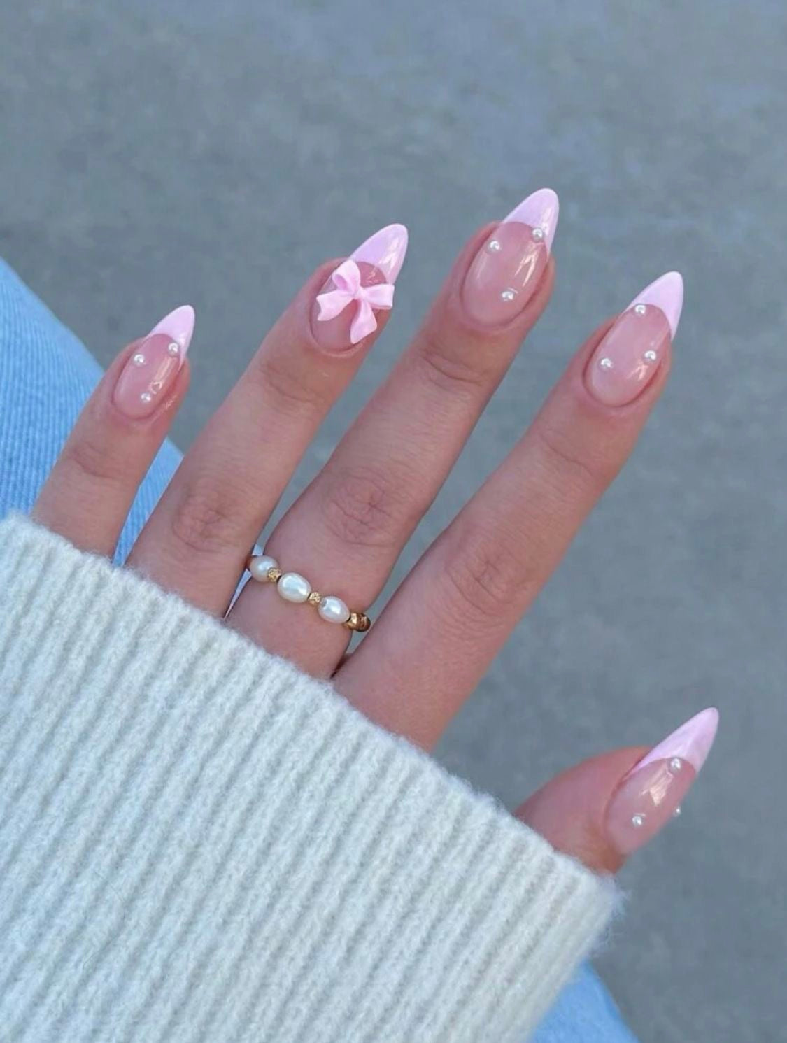 Pink tips with bows and pearl