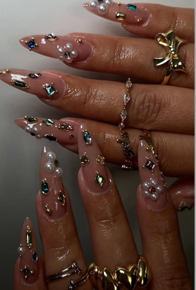 Rhinestones studded nails