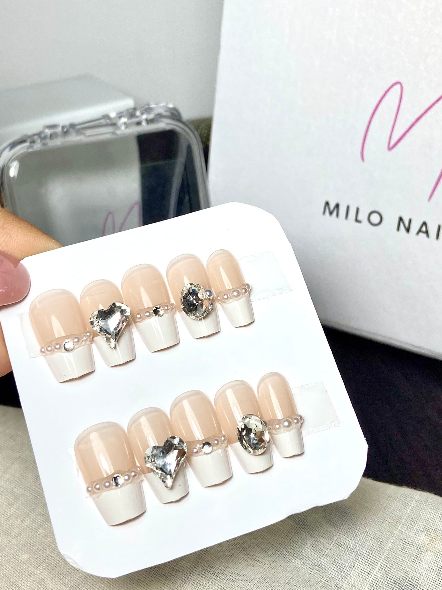 French with heart rhinestones (24 pieces)