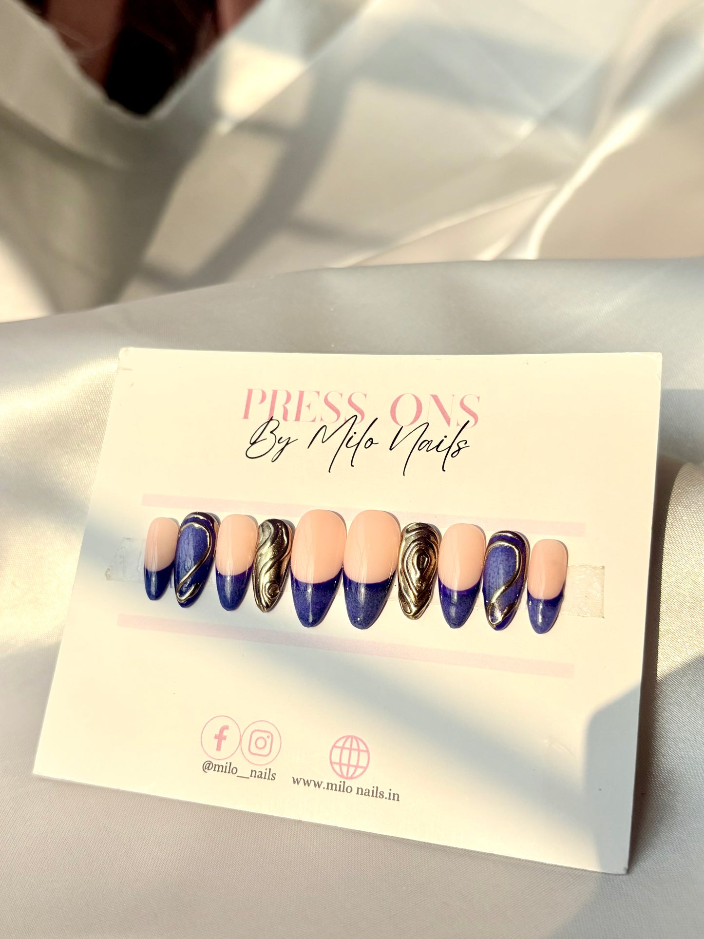 Purple aura metallic nails