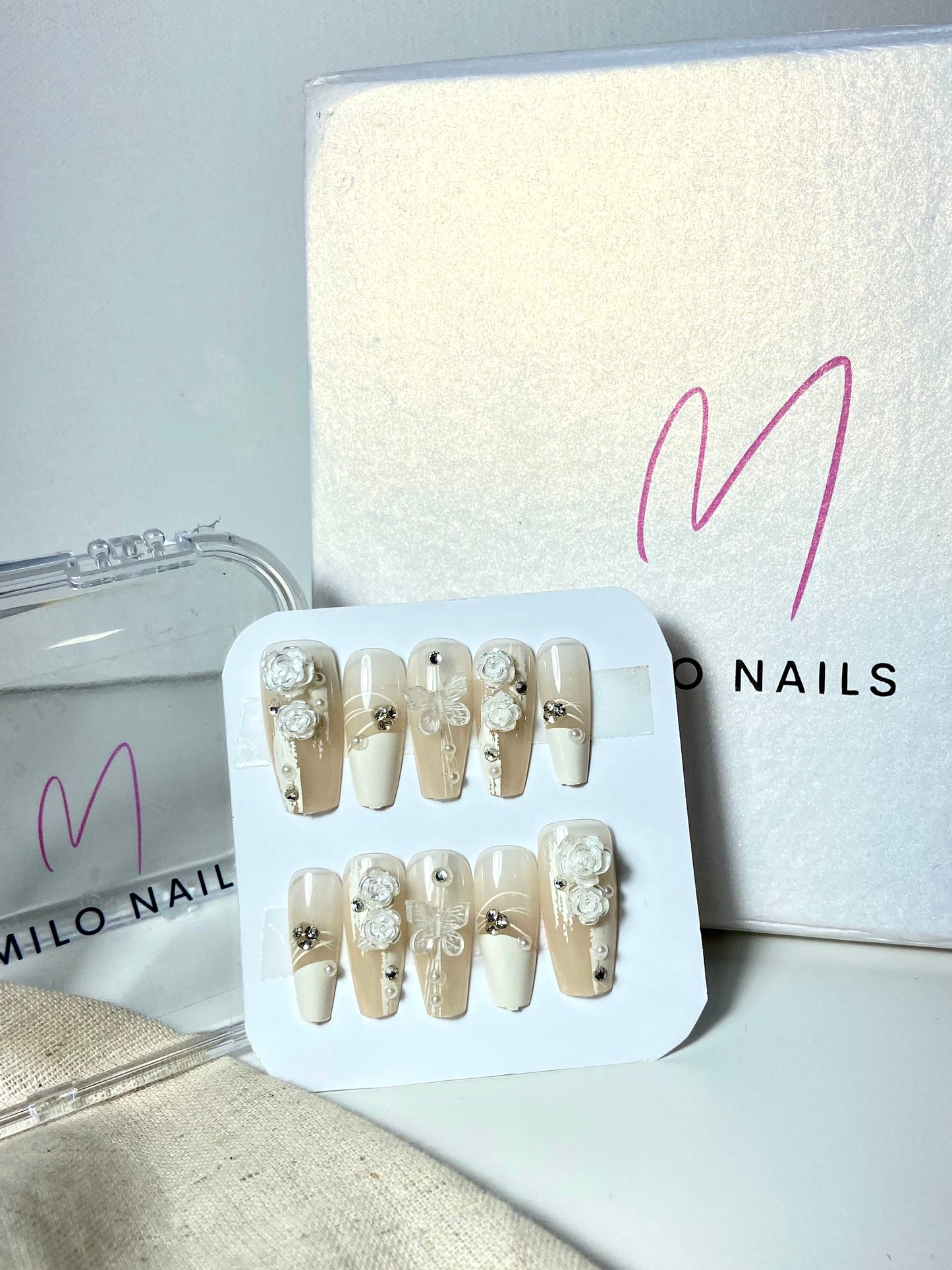 Rose butterfly white nails (24 pcs)