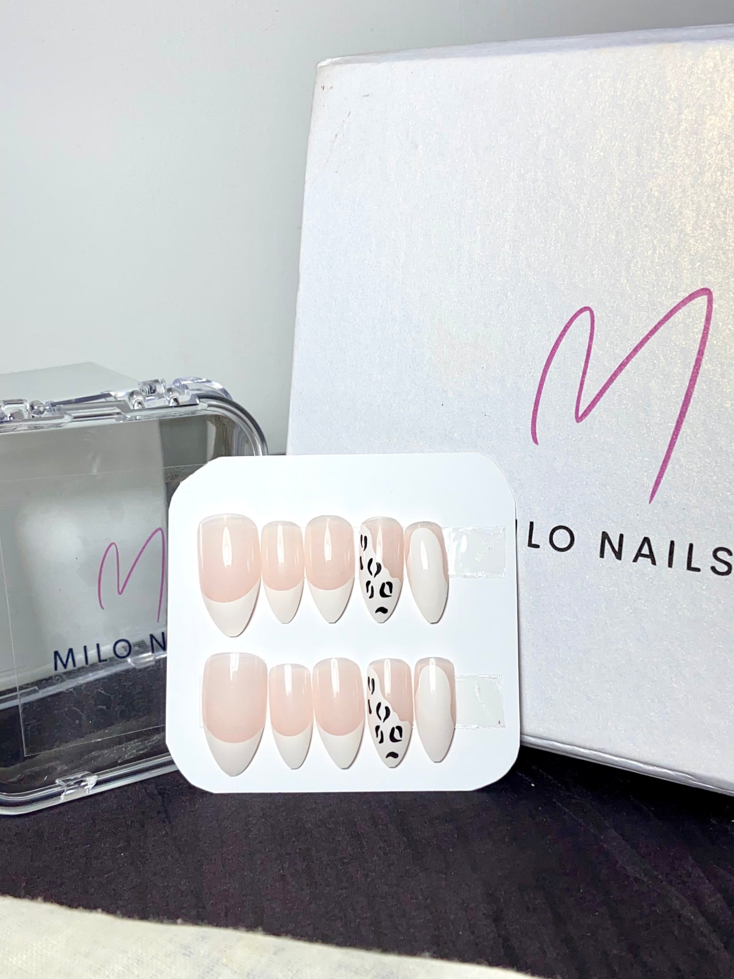 White nails with cheetah print nails (24pcs)