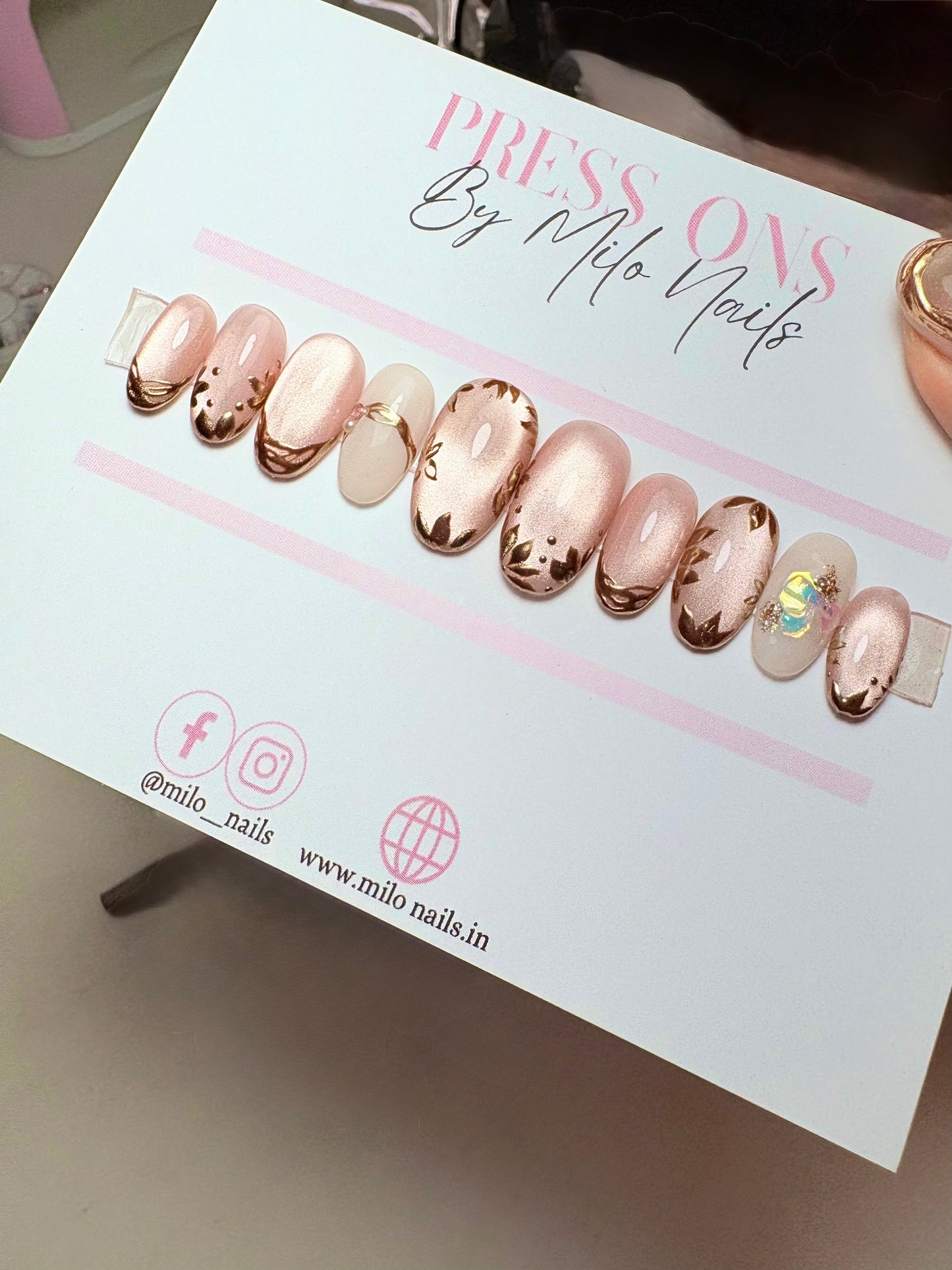 Pink flower cateye nails