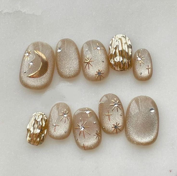 Nude cat eye chrome nails