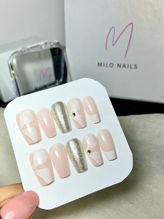 White glitter nails (24 pcs)