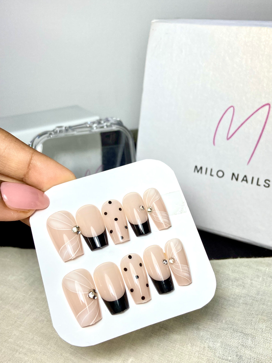 Black and white bow nails (24 pcs)