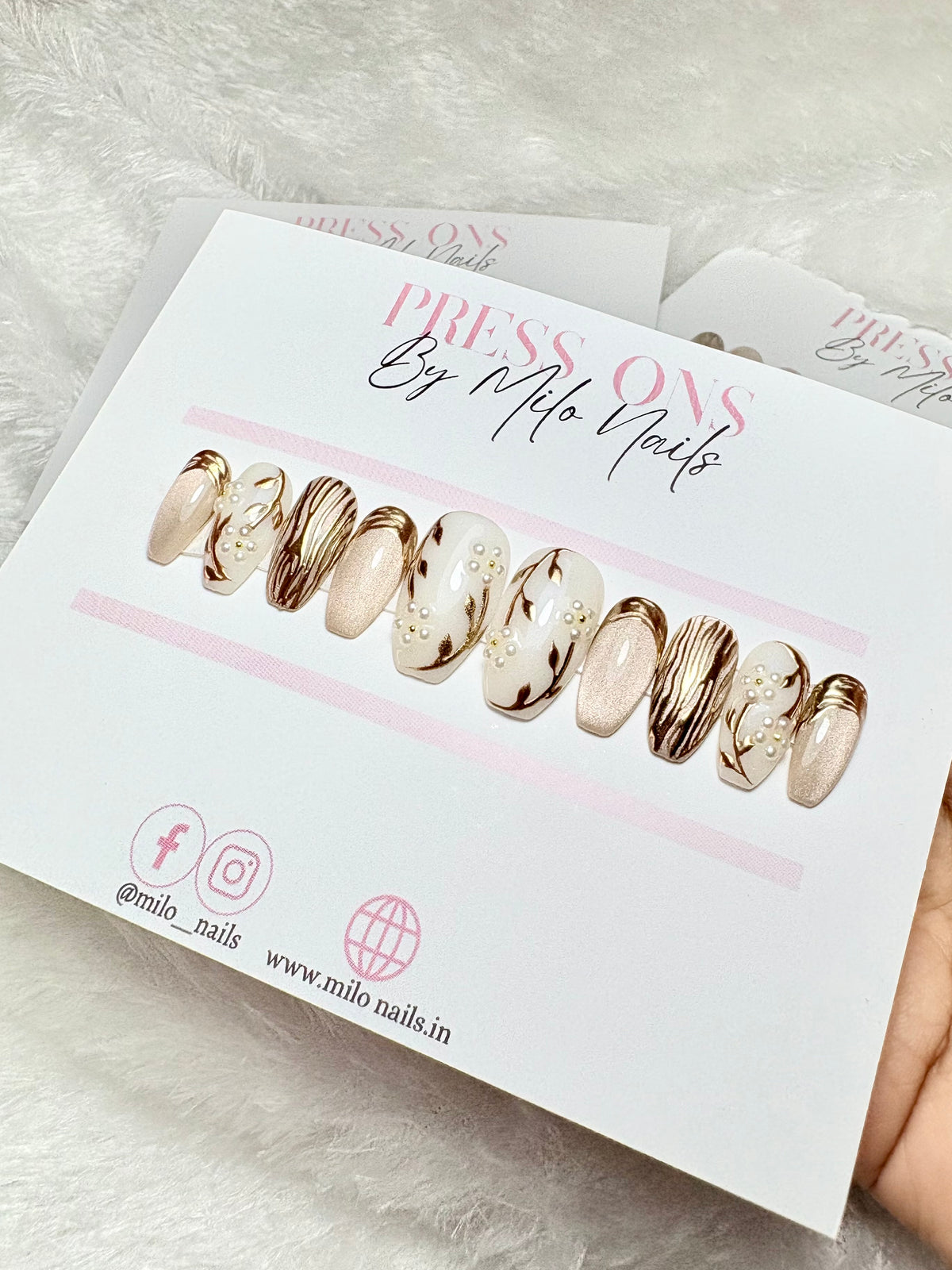 Ivory flower cateye nails