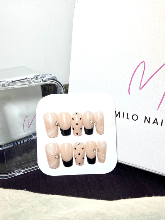 Black and white bow nails (24 pcs)