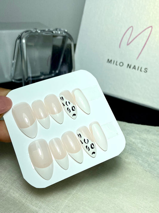 White nails with cheetah print nails (24pcs)