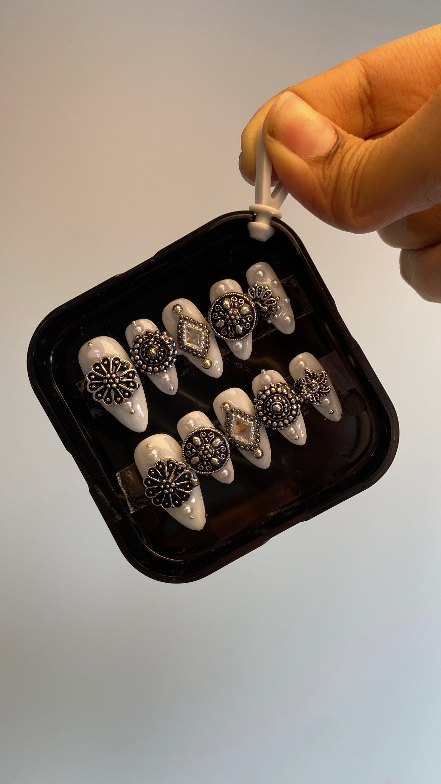 Navratri Jewellery nails