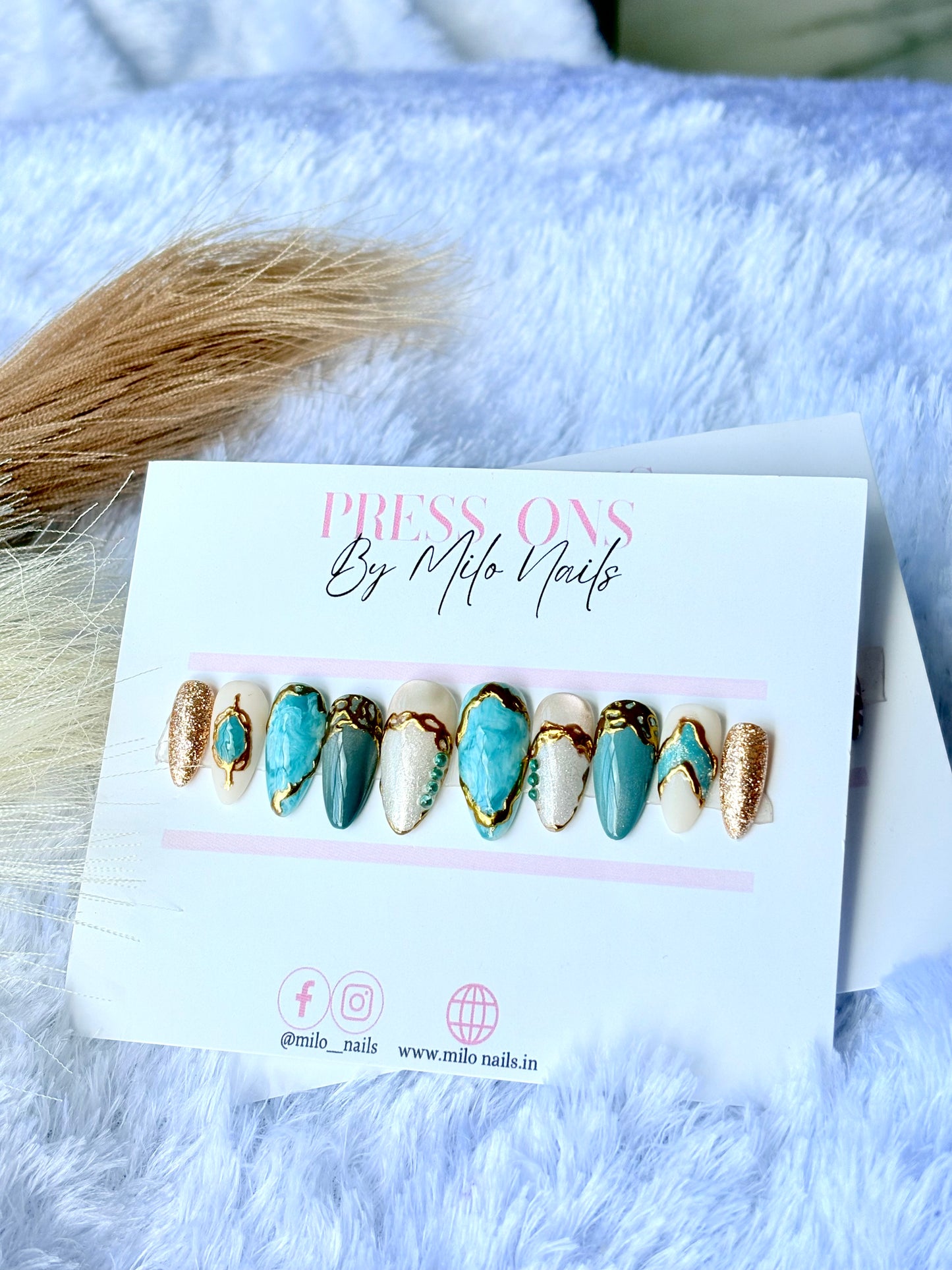 Turquoise elegant nails