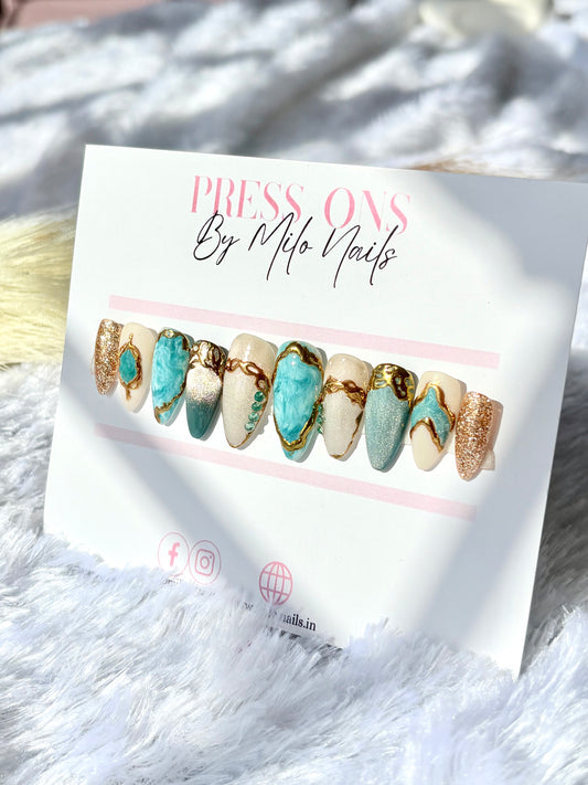 Turquoise elegant nails