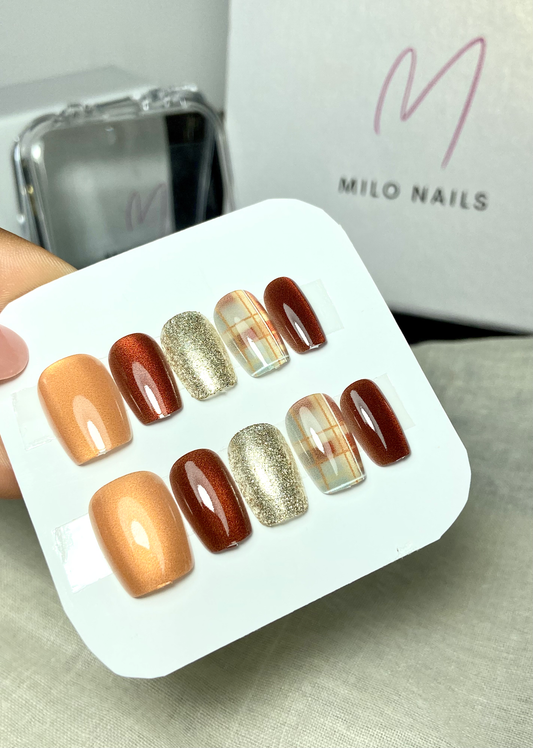 Brown cheques nails (24 pcs)