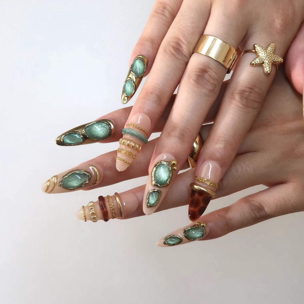 Emerald Stare- Handmade Press Ons