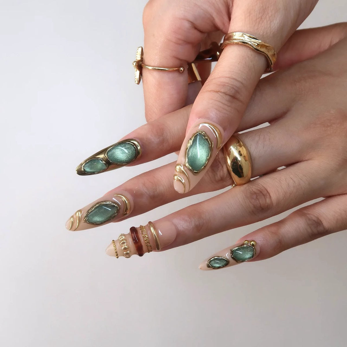 Emerald Stare- Handmade Press Ons