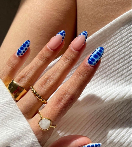 Blue tortise print nails