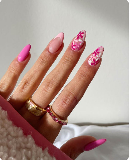 Flower and frenchie nail