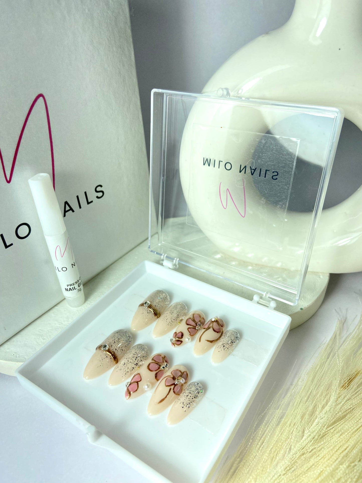 Ivory chrome & flower nails