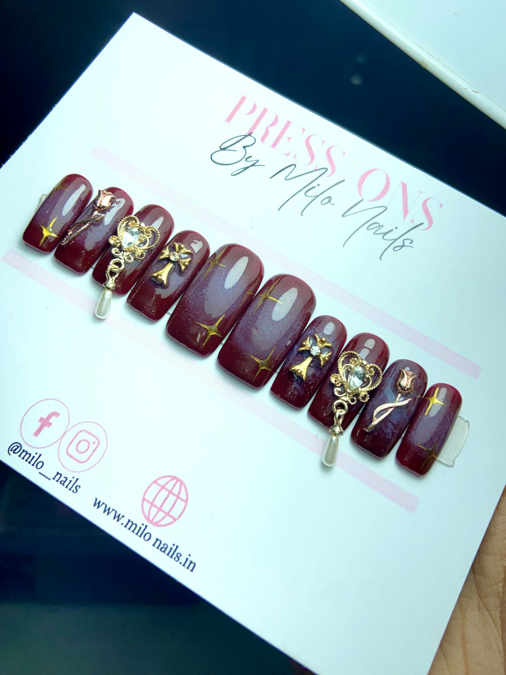 Maroon aura with charms