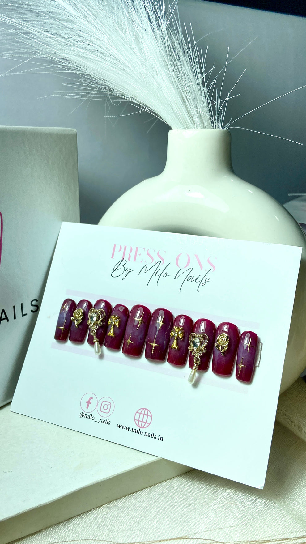 Maroon aura with charms