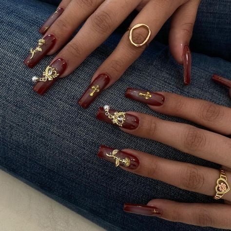 Maroon aura with charms