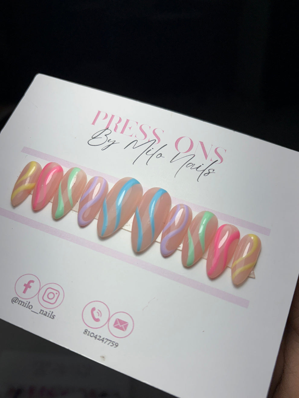 Multi-colour swirl nails