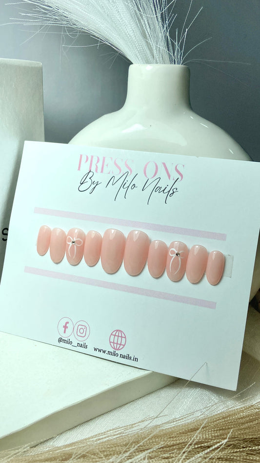 Nude minimal bow nails