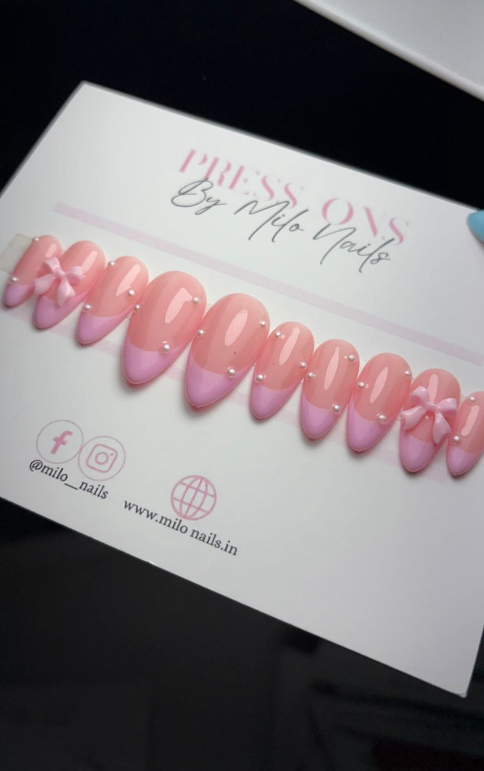 Pink tips with bows and pearl